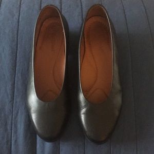 Beautifeel black leather pumps, handmade in Israel, EUC, size 38